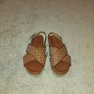 Universal Thread Elisa Sandals Woman's Size 8.5 Cognac Brown Jute Trimmed Sole